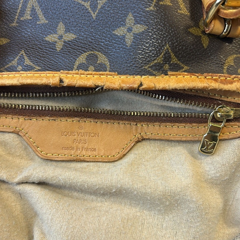 Louis Vuitton leather large bucket GM bag with chain leash inside - Picture 14 of 16